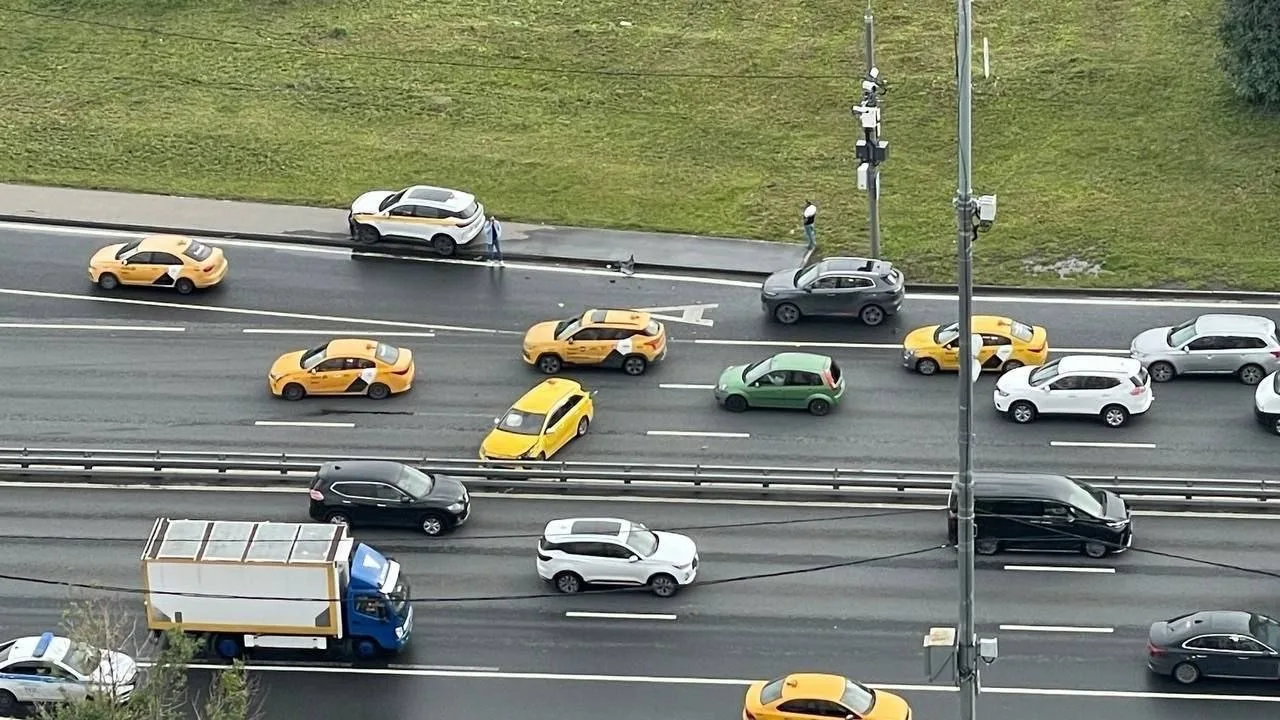 🚕 ДТП на Ленинградском шоссе   в районе МЕГИ

Движение в область затруднено.

Подписаться на @khimk