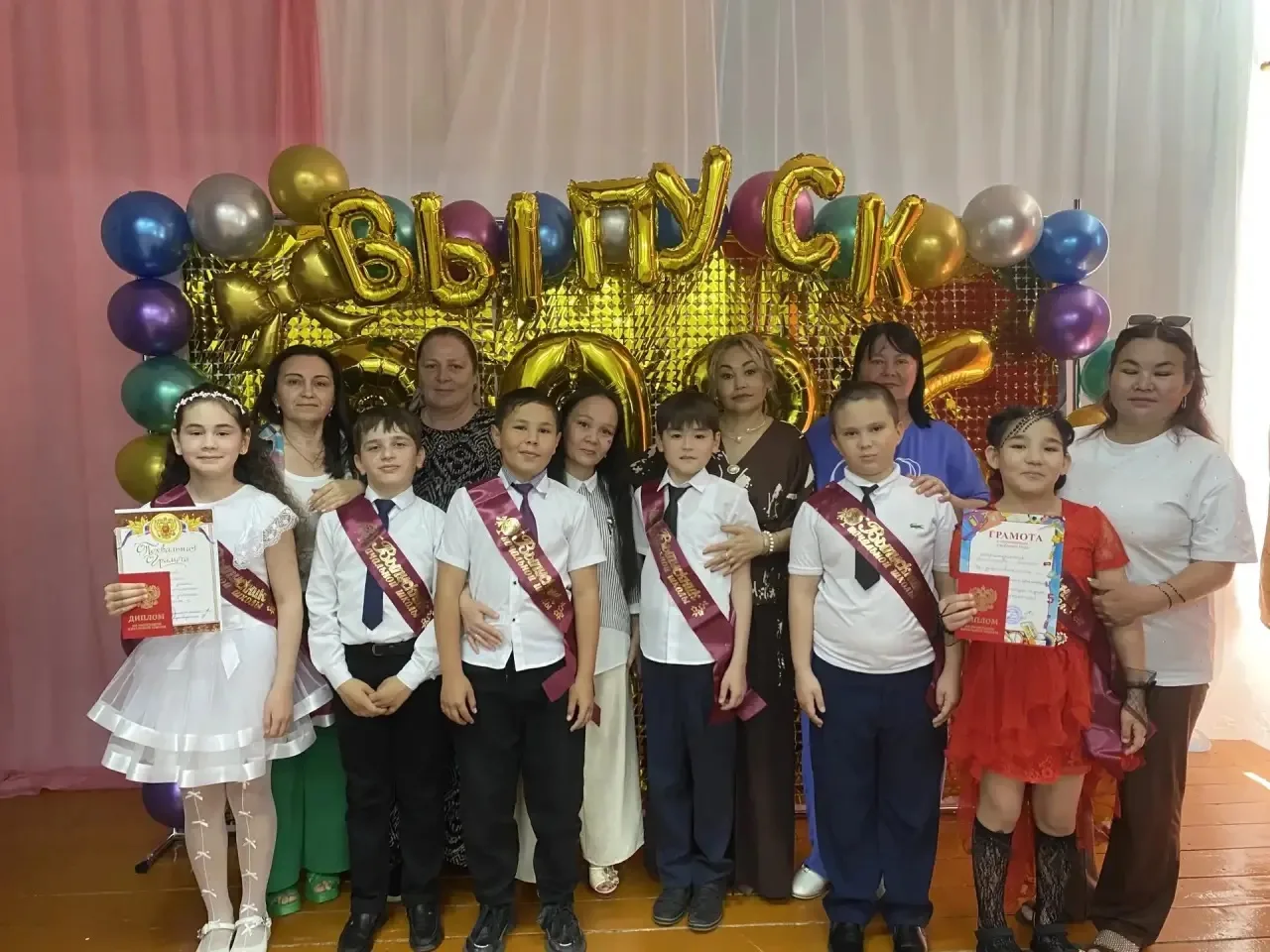 🎓 Выпускной 4 класса: новый этап в жизни!