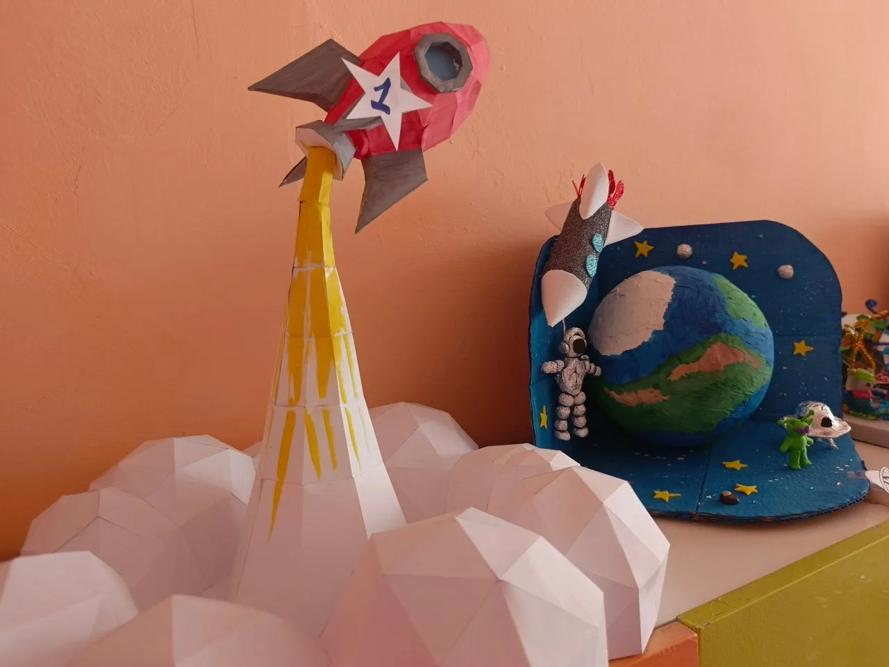 Покоряем космос вместе с семьёй! 🚀✨ 
Подведены итоги яркого и необычного семейного конкурса по деко