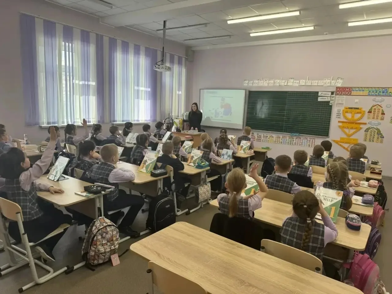 🧡 «Вместе мы сила!» — тренинг для самых маленьких патриотов.  В рамках предметной недели «Россия — э