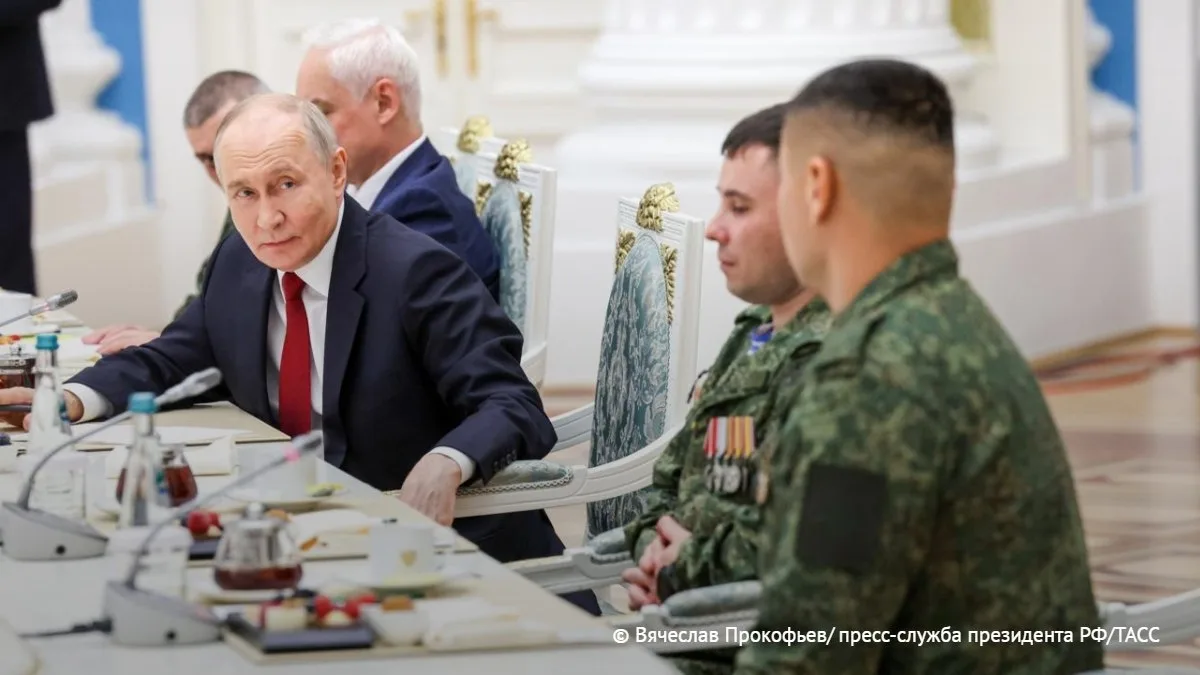 Путин пожелал удачи российским военным в продвижении к Запорожью — ТАСС

Президент спросил у бойца: 