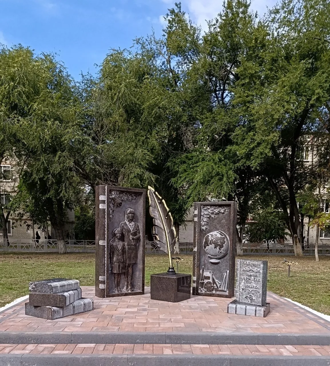 Новое и старое рядом! А между ними вечная красота! Новый арт-объект на Бульваре и мозаи...