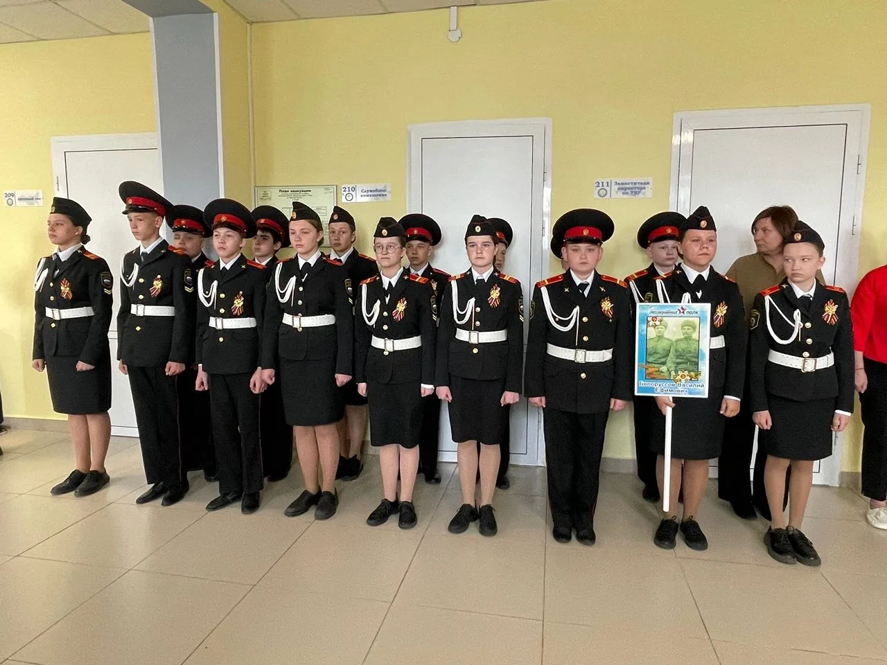 На этой неделе наша торжественная линейка была особенной. Она была посвящена священной дате — 81-й г