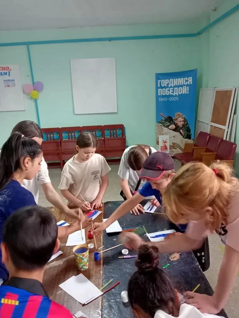 🗓️🇷🇺 В преддверии праздника, Дня России, в хуторе Крупском с ребятами была проведена...