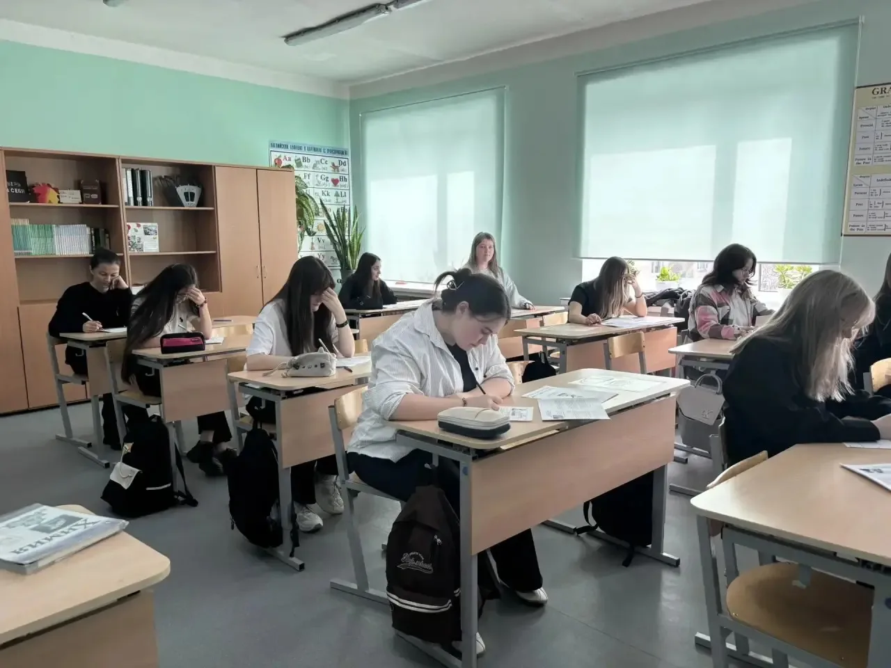 🎉 Учащиеся МБОУ "СОШ №3 им. А. А. Ивасенко" написали «Диктант Победы»! 🇷🇺 Сегодня наша школа с гордо