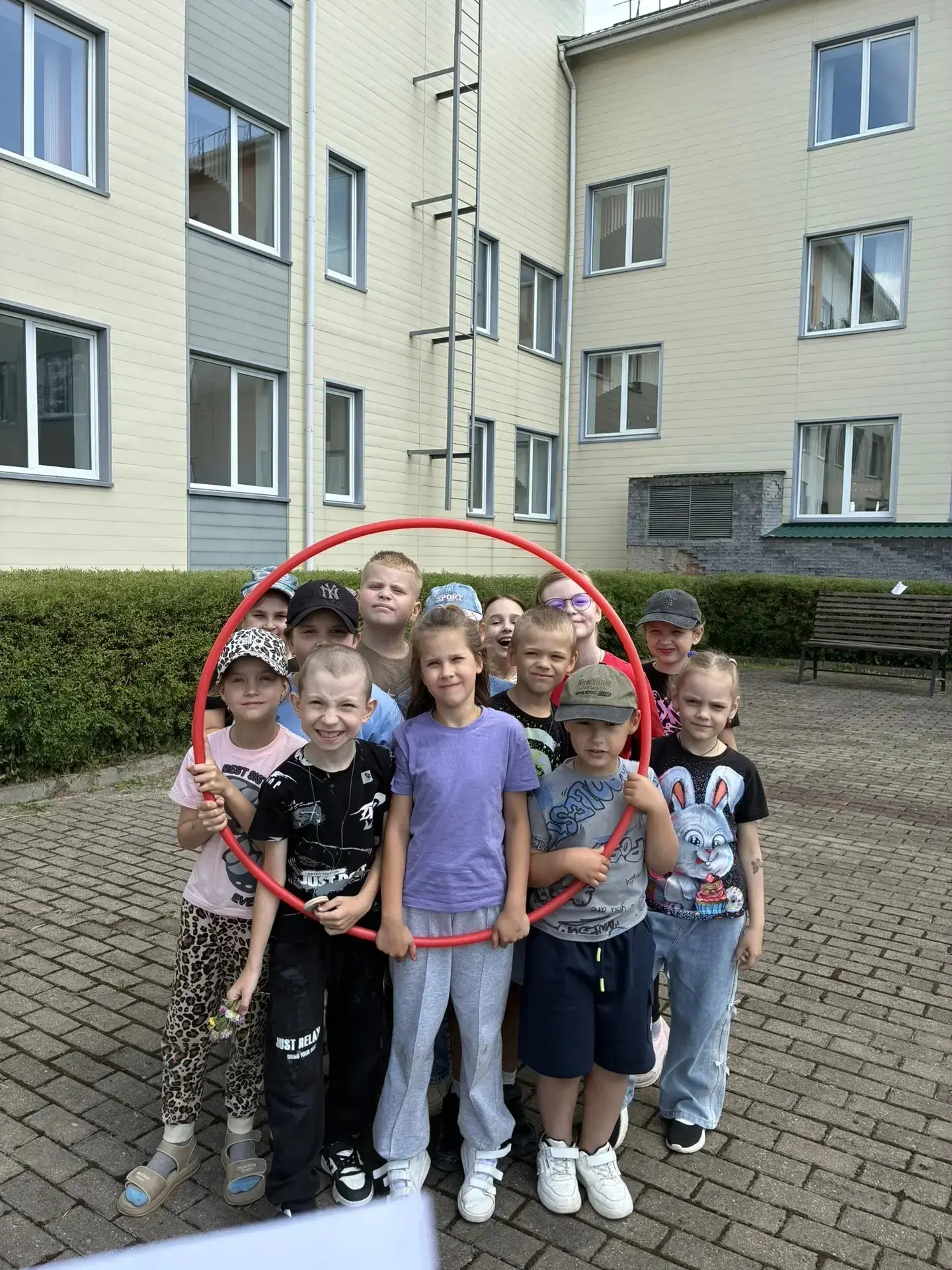 Пятнадцатый день в летнем лагере начался с приятного: ребята получили заслуженные грамоты. Все стара