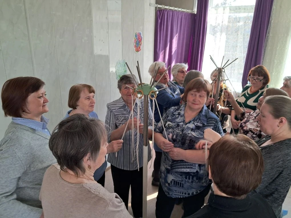 😍 Университет третьего возраста осваивал волшебный мир макраме!  Наша арт-мастерская превратилась в 