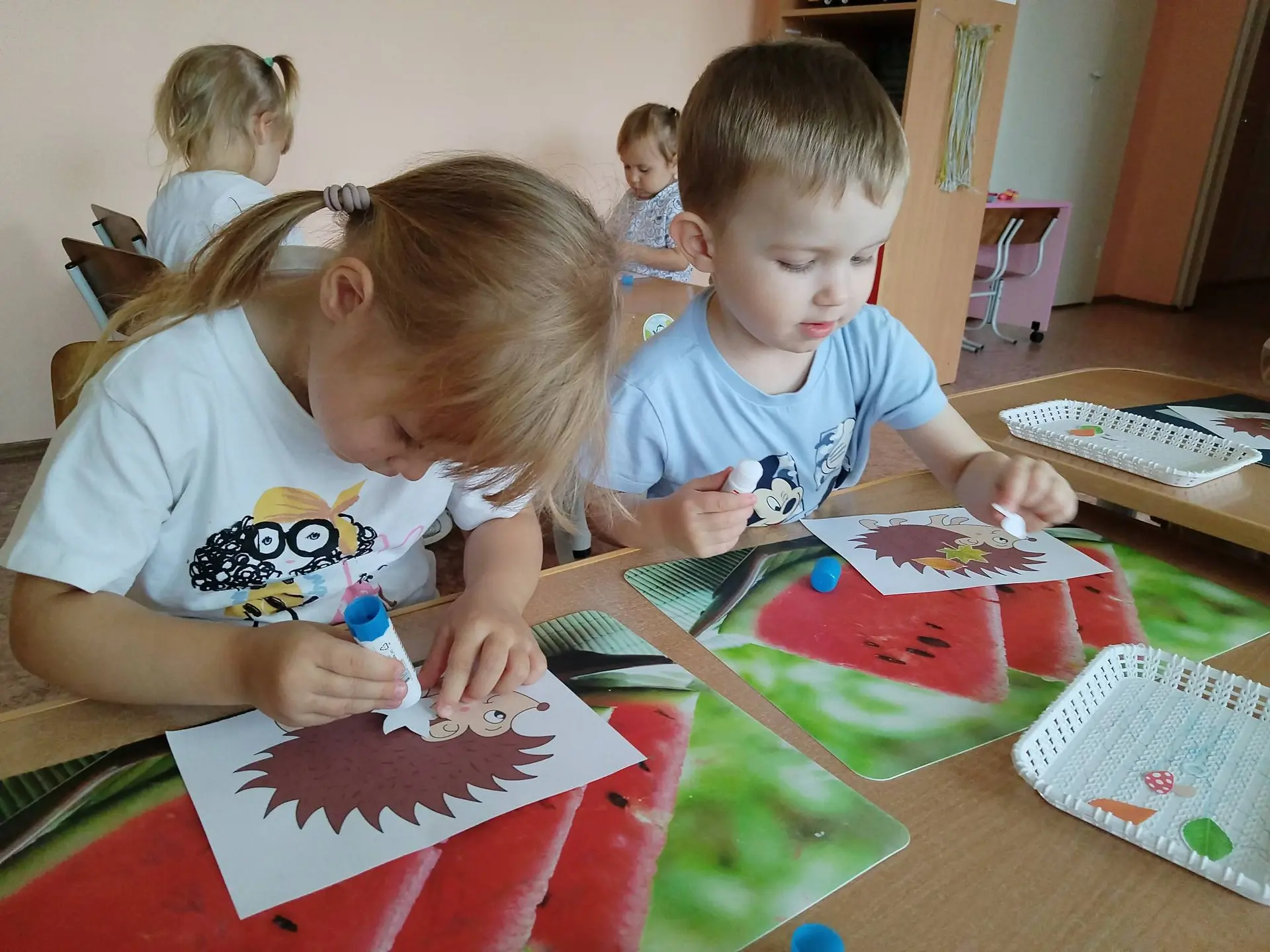 Осенний ёжик в гостях у ребят