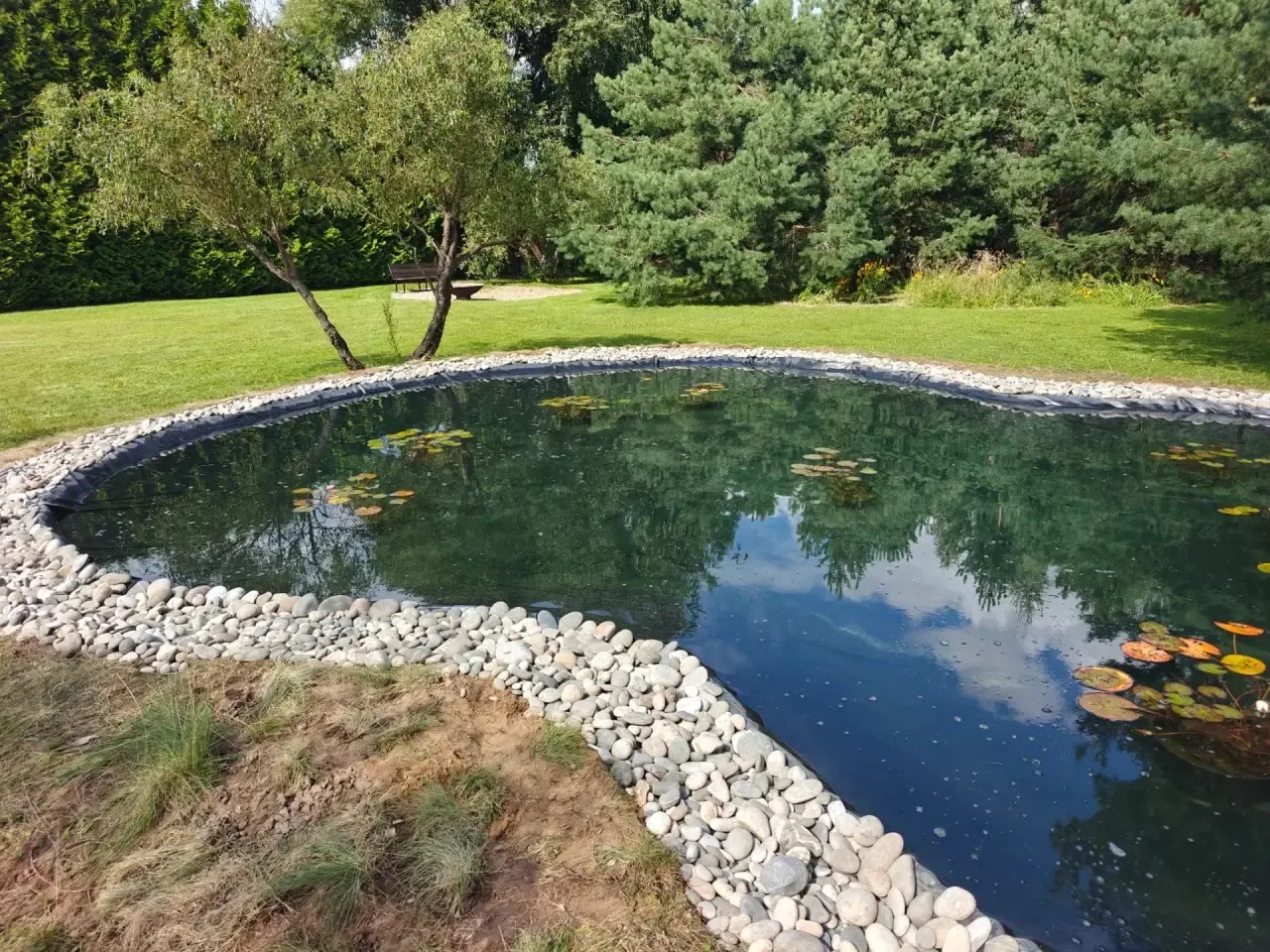 Зачем загородному дому свой водоём? 🌿💧Чтобы участок стал не просто красивым, а по-нас...