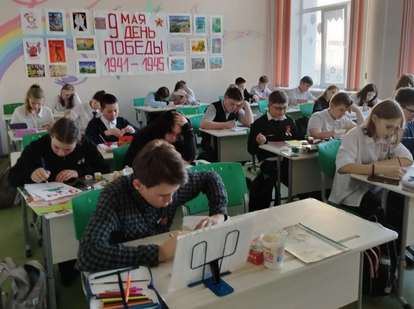 В параллели 6‑х классов прошли уроки мужества, посвящённые Великой Отечественной войне.  Ребята позн