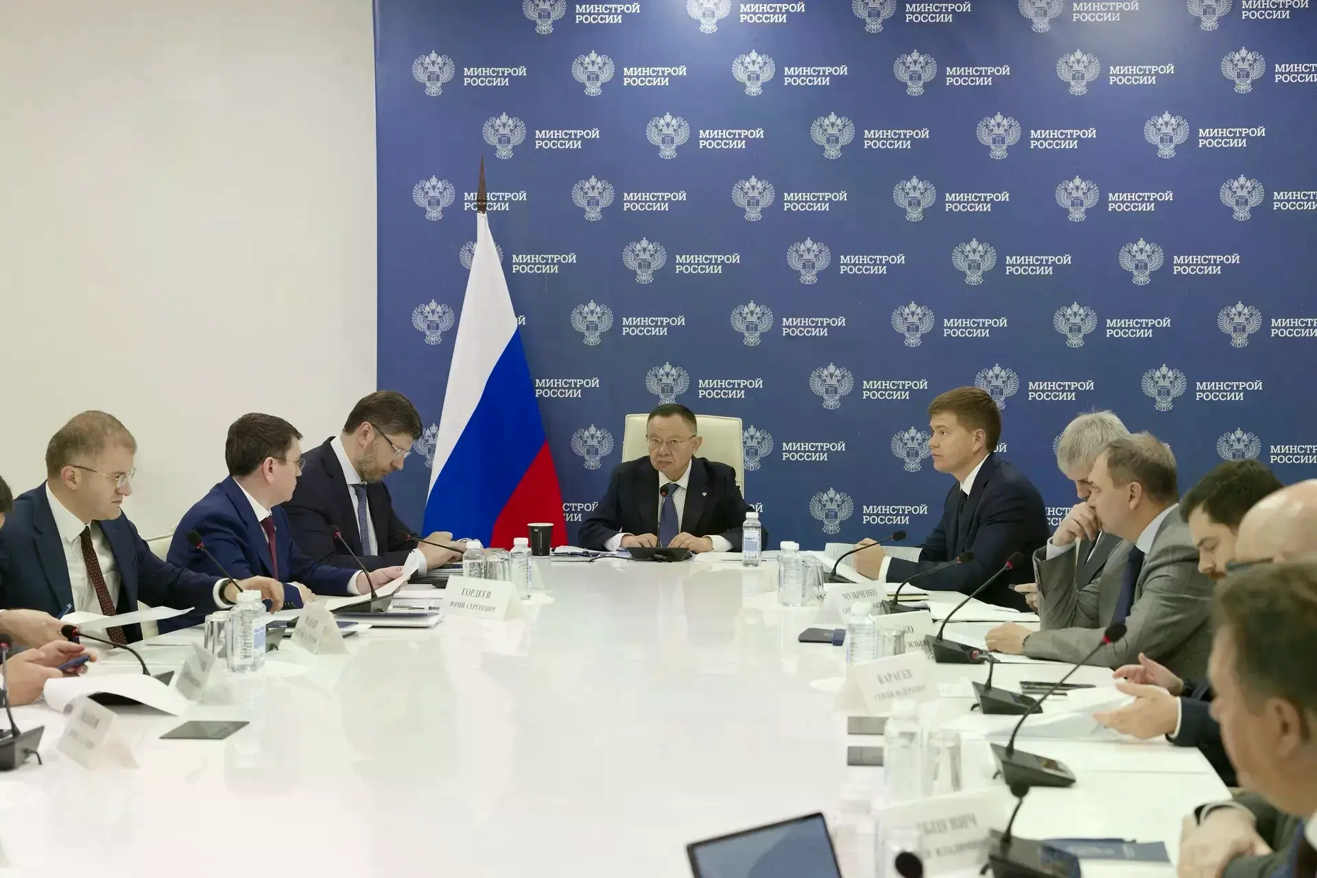 На этой неделе Глава Минстроя России Ирек Файзуллин провел еженедельное совещание с регионами и глав