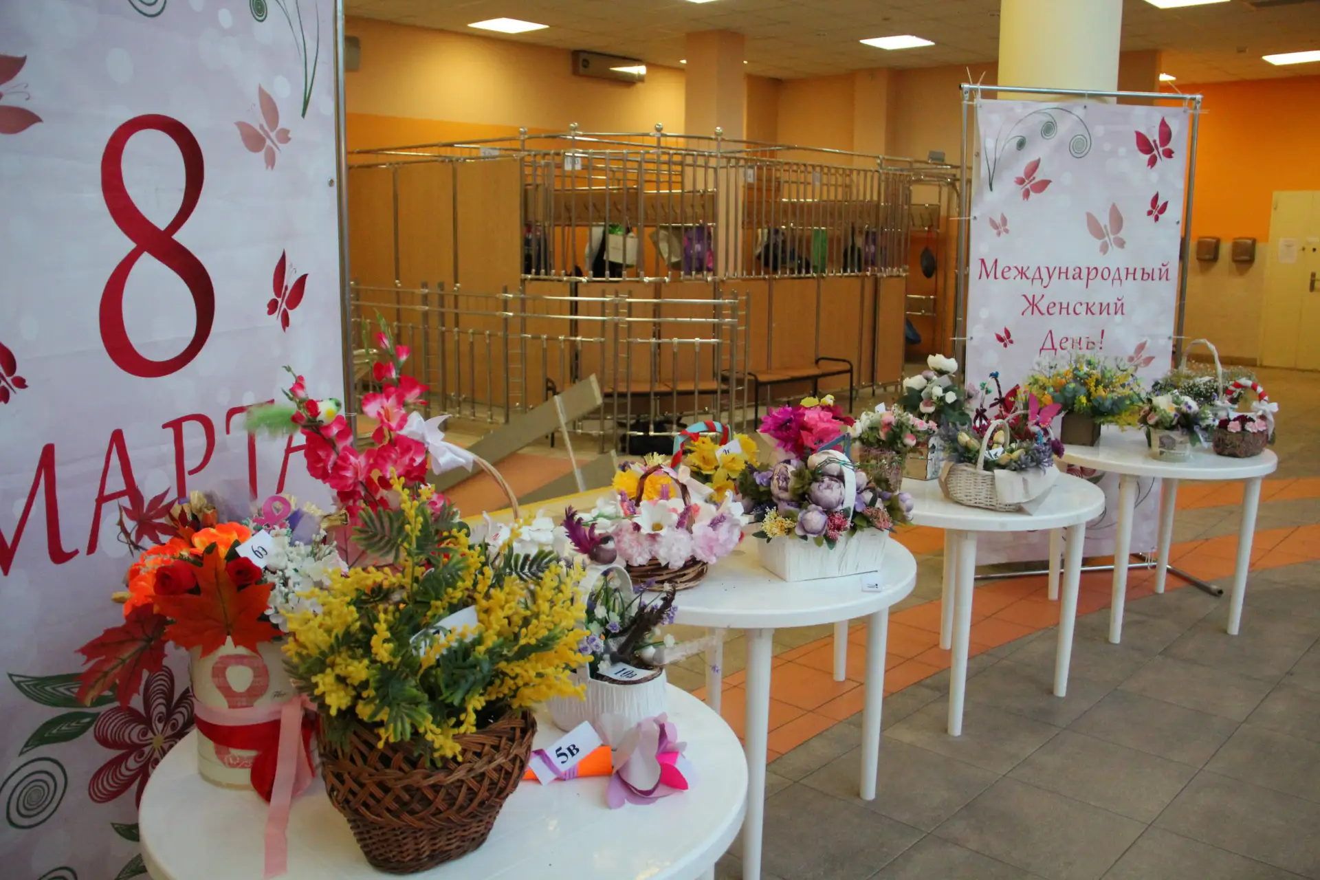 🌸🌷 Весенняя сказка на первом этаже🌷🌸  🌐 В "шаре" расцвели невероятные букеты и экибаны, которые сдел