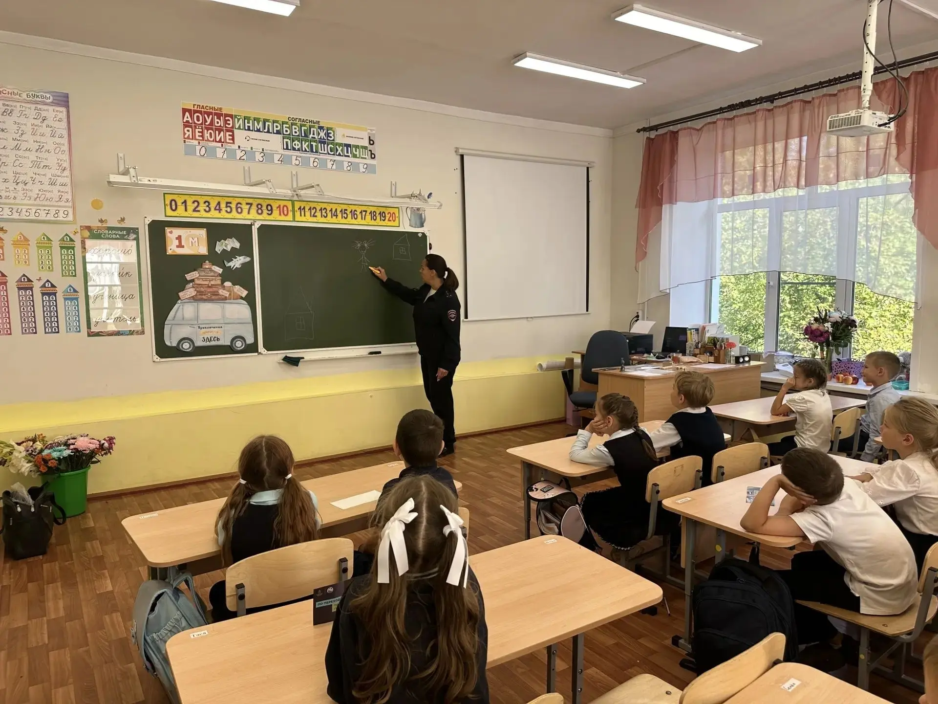 🚦 Сегодня в нашей гимназии прошло важное и очень полезное занятие по правилам дорожног...