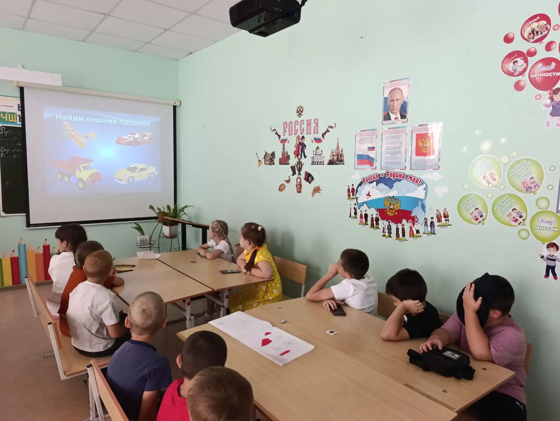 Сегодня наш лагерь превратился в настоящий подиум, а воздух наполнился блеском софитов ...