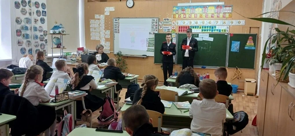 На этой неделе в МАОУ СОШ №19 им. Героя России С. А. Наточего прошла  встреча между учащимися 8-в кл