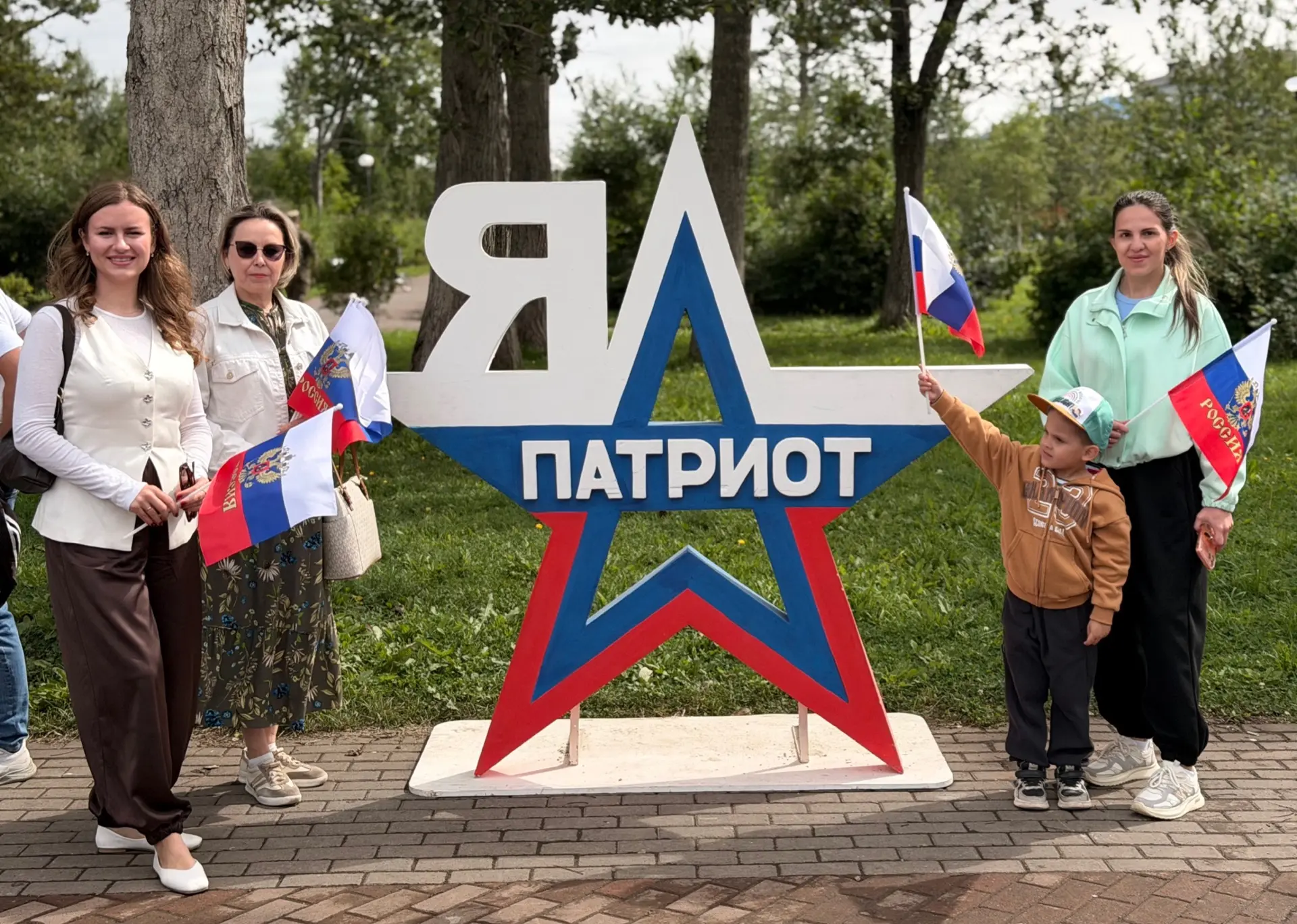 Сотрудники Дома Детского творчества приняли участие в праздничных мероприятиях, посвяще...