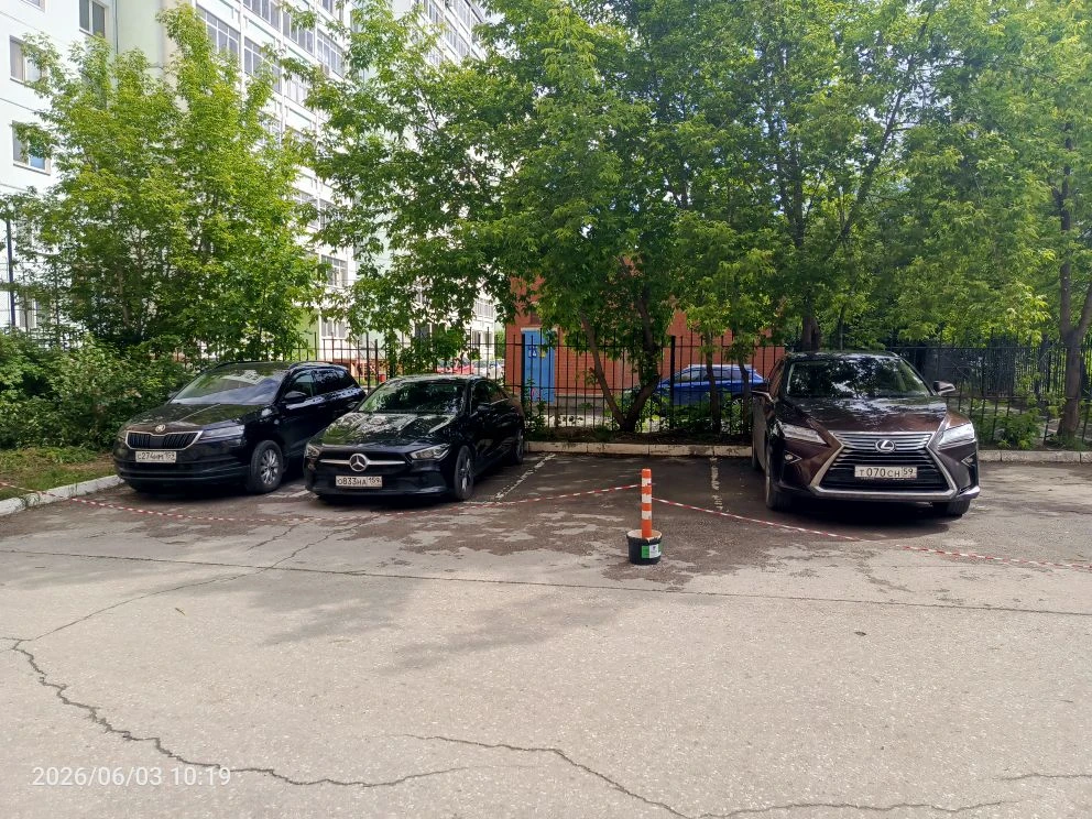 Просьба срочно убрать автомобили.
