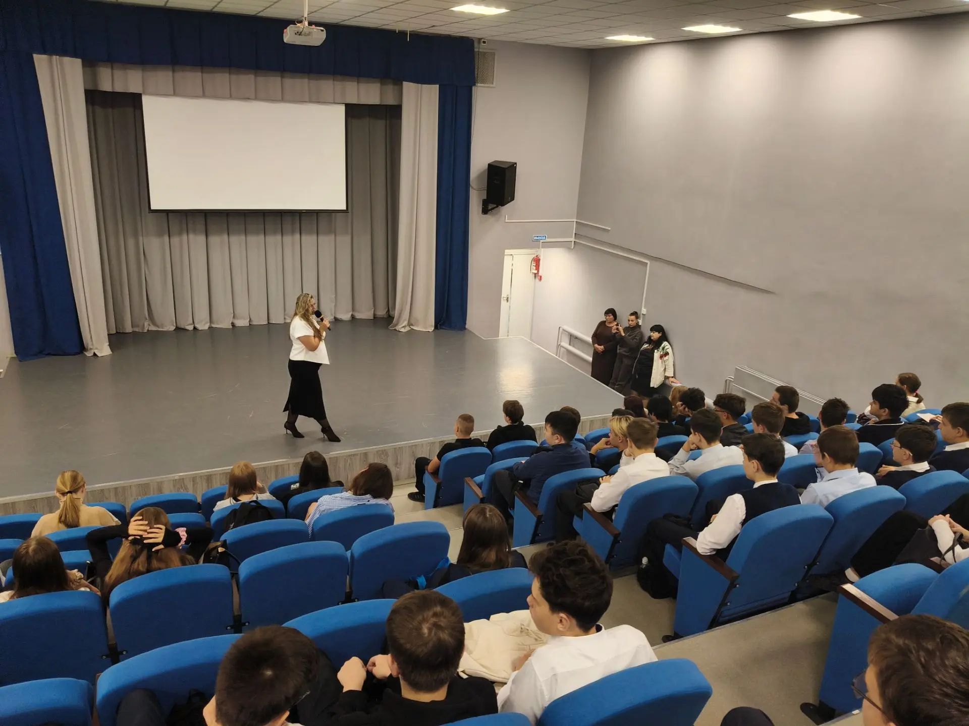 В школе прошла лекция о вреде психоактивных веществ