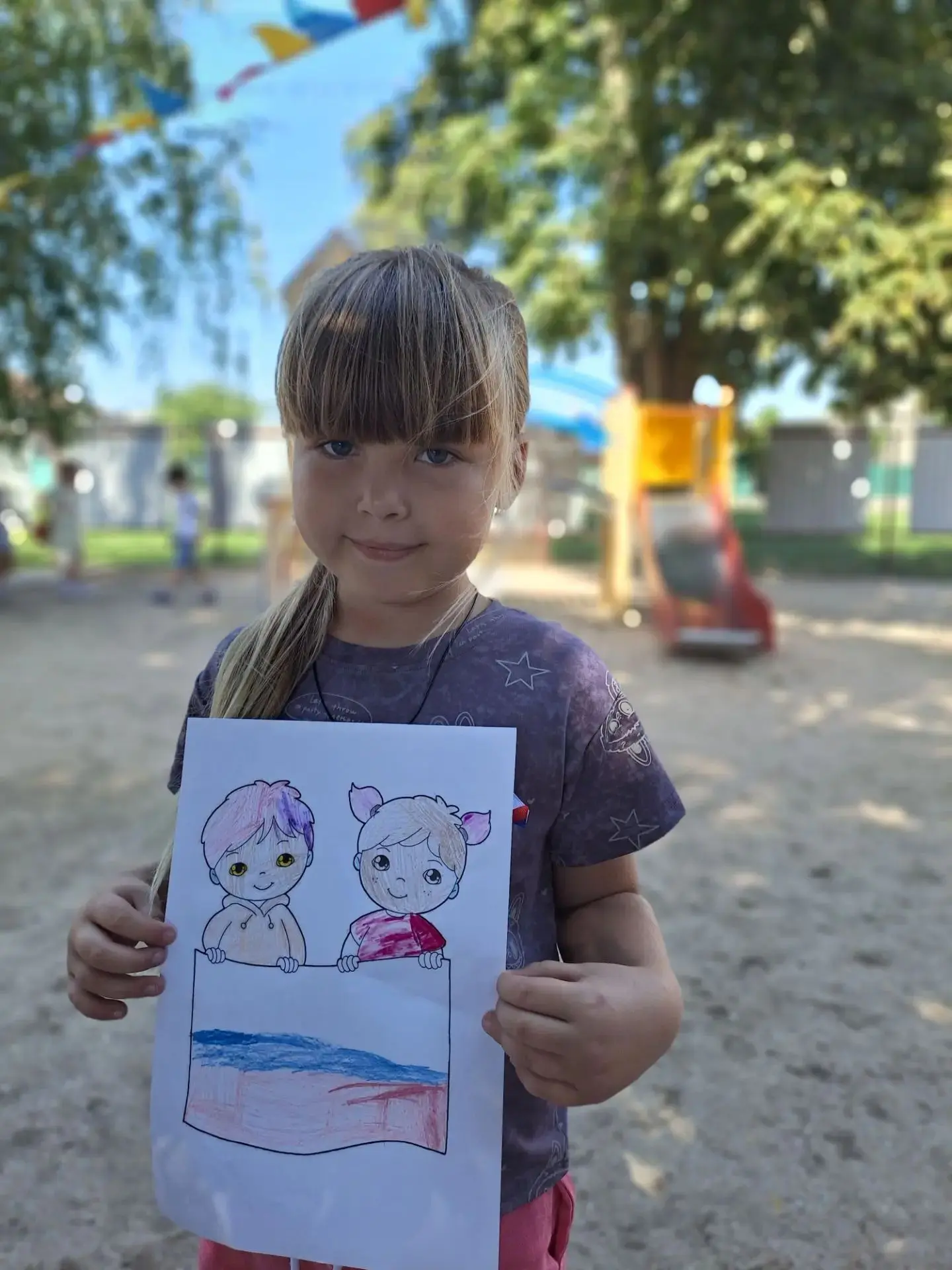Ко Дню Государственного флага Российской Федерации наши казачата взялись за карандаши.