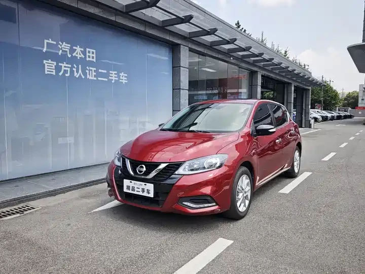Компактный и практичный японский хэтчбек! Nissan TIIDA — простор, экономичность и богат...