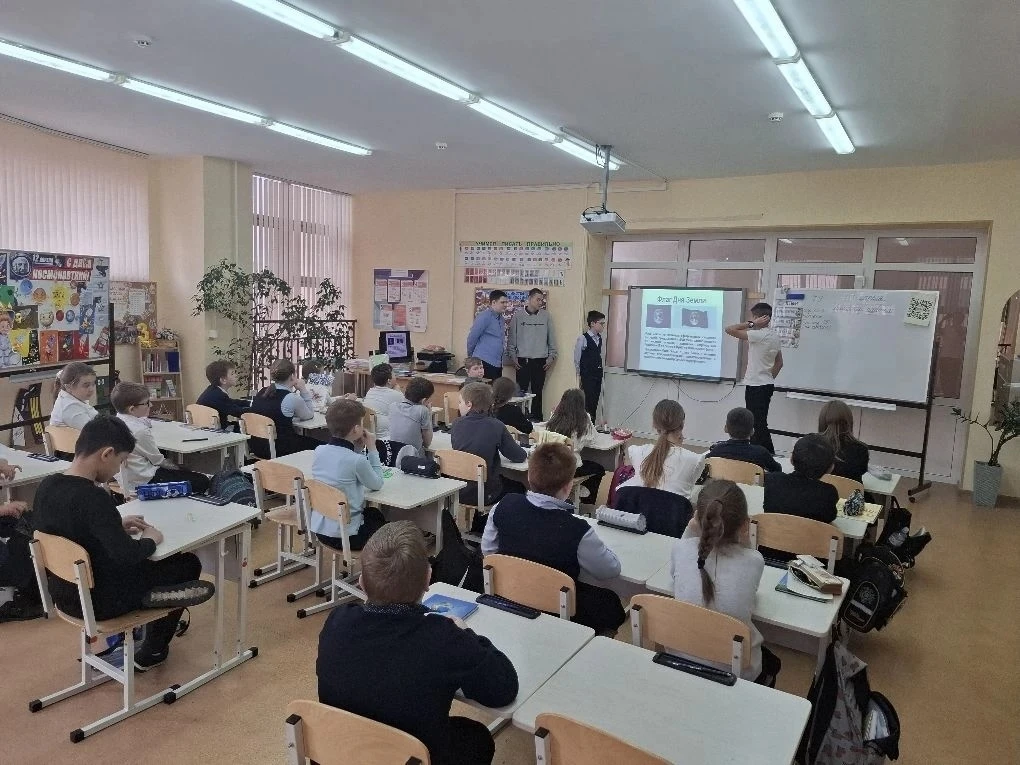 В честь Дня Земли 7Е класс отправился к своим наставляемым из  3Г класса и провел с ребятами интерак