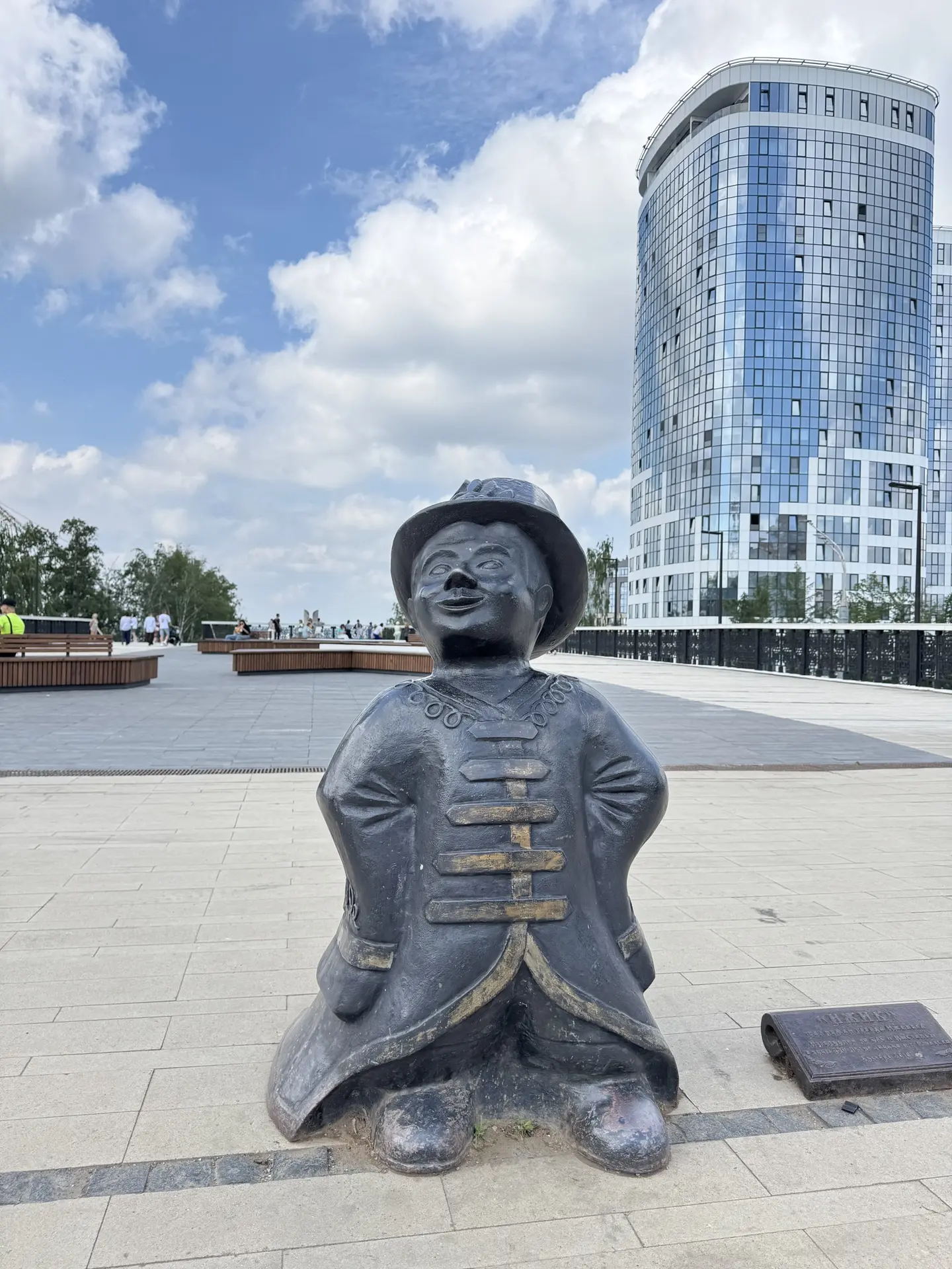 В Анапе опять мазут, нашествие акул на Дальнем Востоке, новый отель в пещере, туристический поезд в 