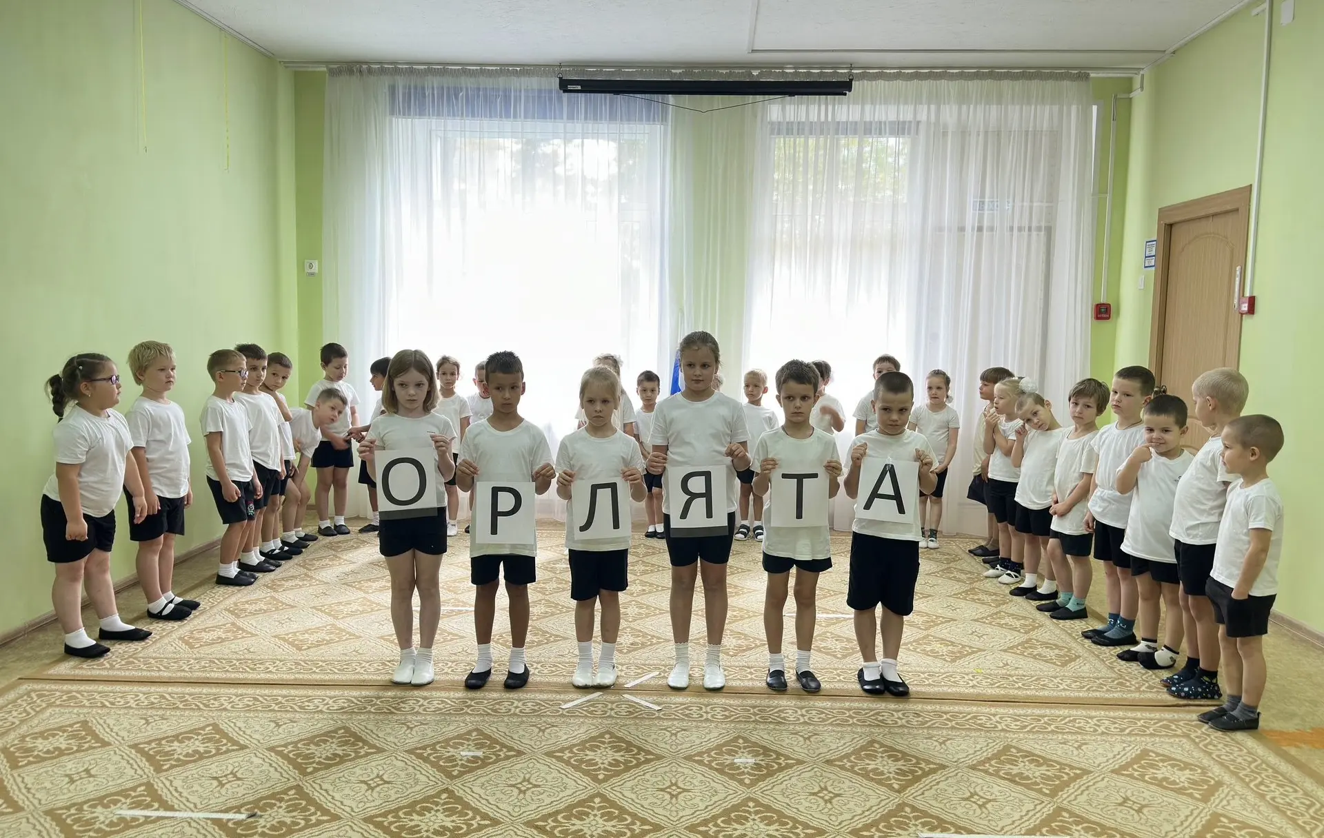 На этой неделе  в старших и подготовительных группах нашего дошкольного отделения было ...