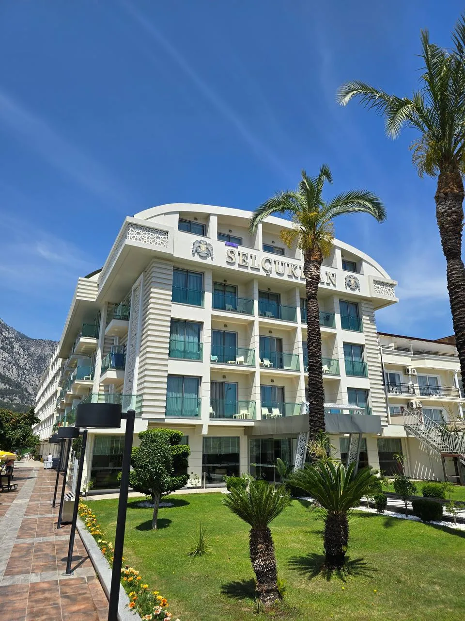 🌴Selcukhan Hotel 4* — отель в поселке Бельдиби, всего в 200 м от собственного пляжа.