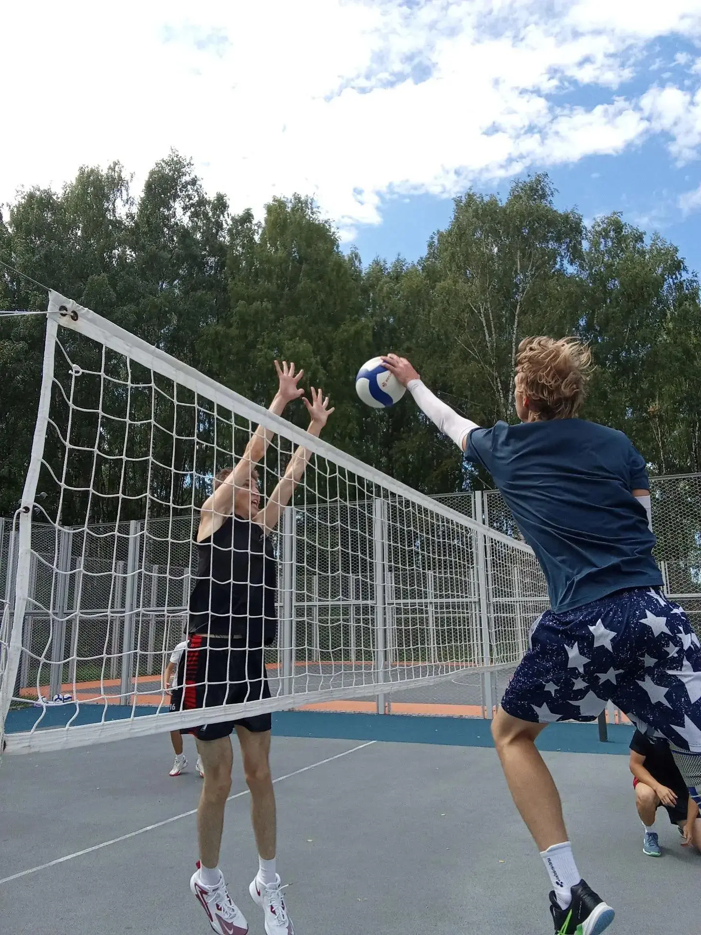 🏐 23 августа 2026 г. в Парке 50-летия Октября была проведена открытая тренировка по во...