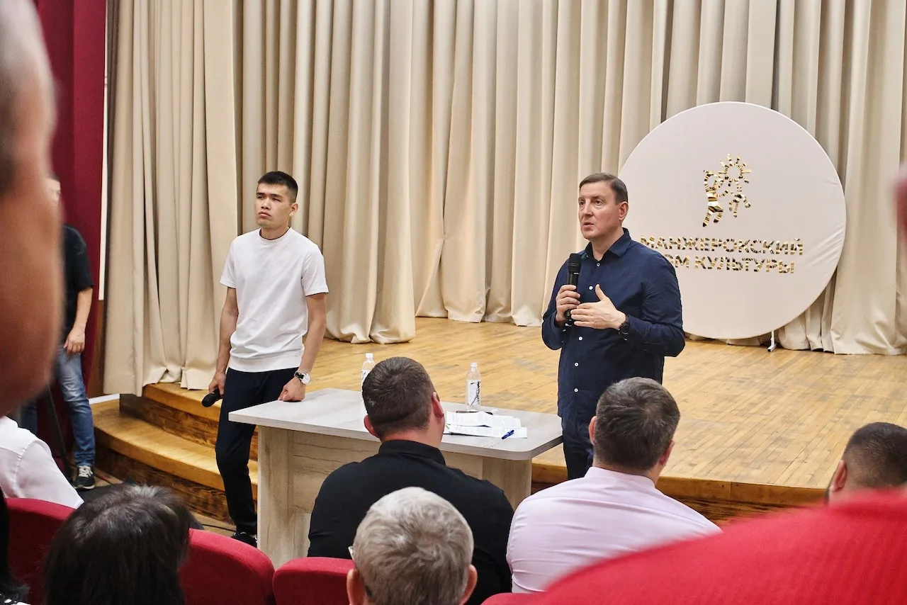 В Майминском районе провели встречу с жителями сёл Манжерокского и Усть-Мунинского посе...