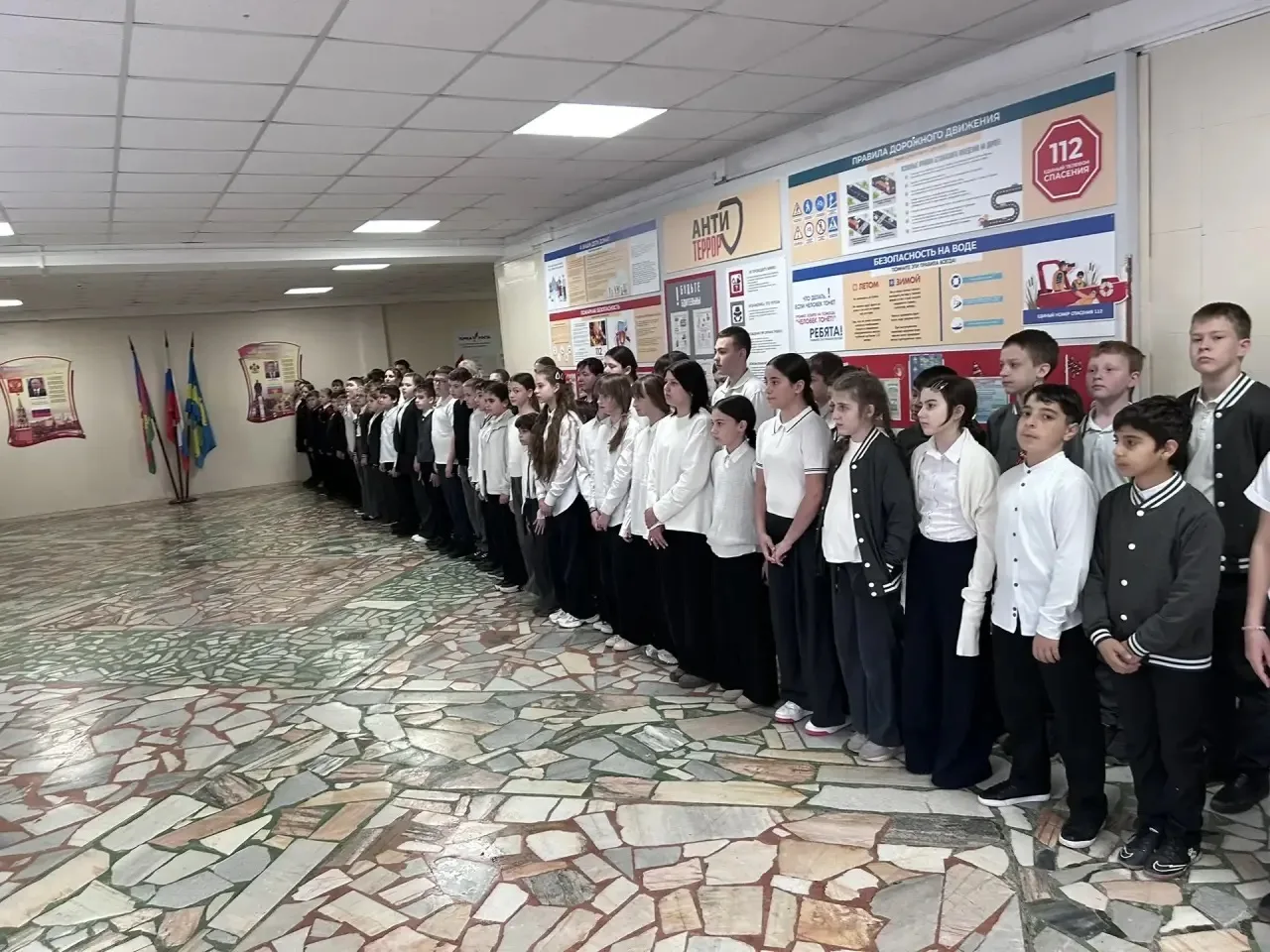 🎖️ Торжественная линейка, посвящённая Дню Победы  🏫Сегодня в стенах нашей школы прошла традиционная 