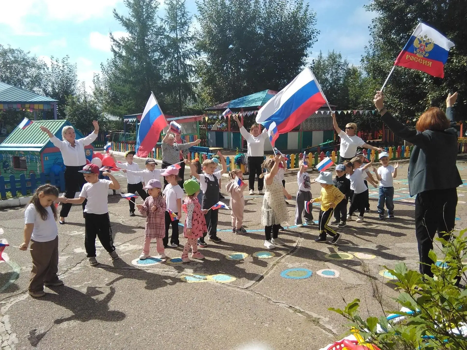 В нашем детском саду прошло торжественное мероприятие, посвящённое Дню Государственного...