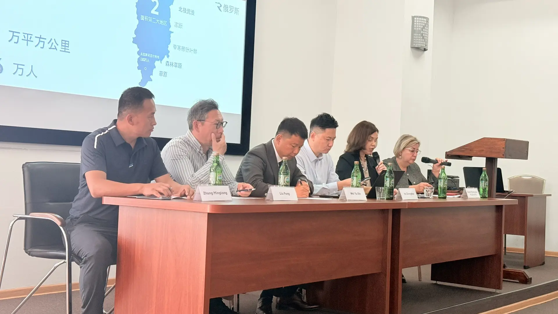 Начало рабочего дня сегодня такое)) Нас пригласили на встречу для переговоров с китайца...