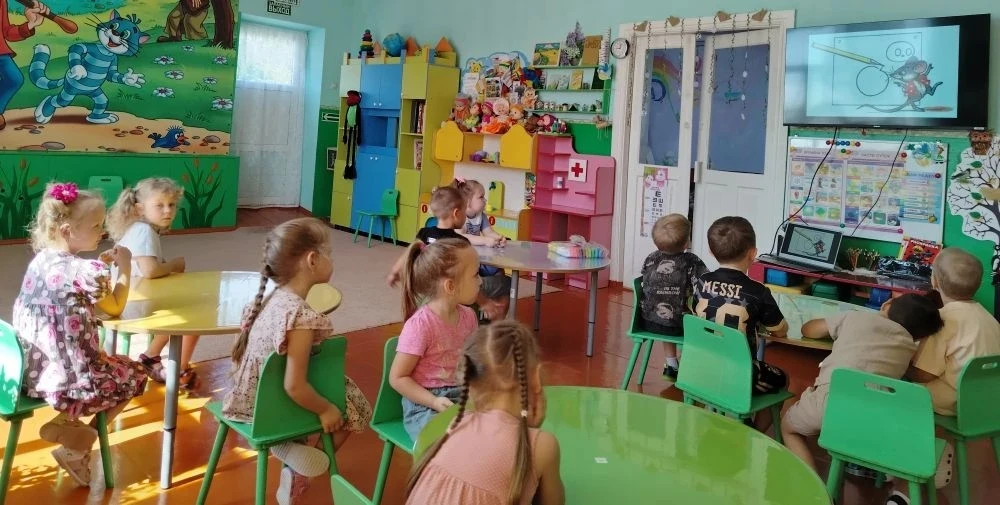 🎨 "День художника" в группе "Ромашка" 

Сегодня в средней группе "Ромашка" царила особая атмосфера 