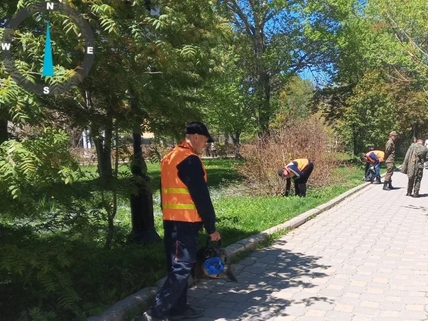 🌷 Южный готовится к лету    Коммунальные службы продолжают приводить в порядок скверы и общественные