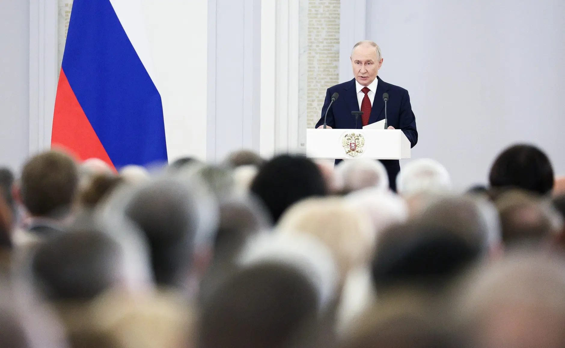 Президент России Владимир Путин на встрече с депутатами Госдумы восьмого созыва назвал их боевым отр