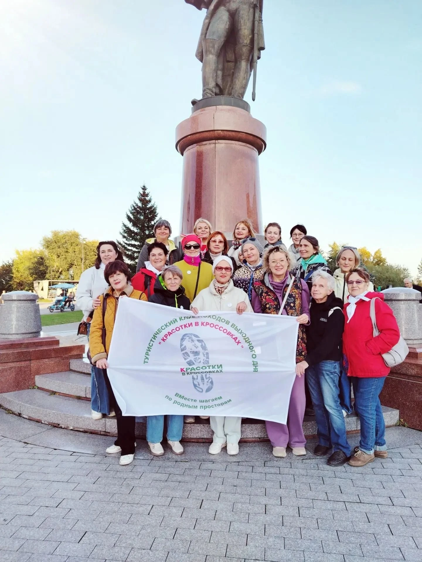 Вчера наши красотки в кроссовках отправились на необычную прогулку по Центральной набер...