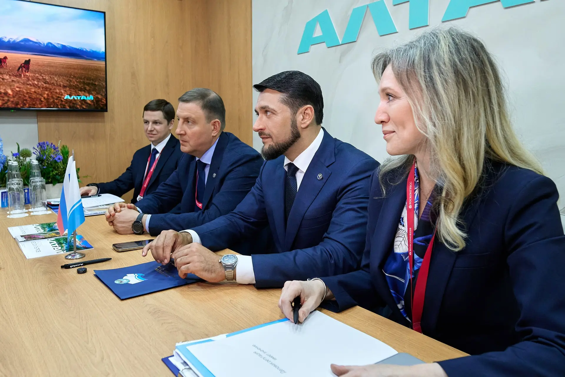 Провели на ПМЭФ рабочую встречу с руководством группы компаний «АБС Электро».