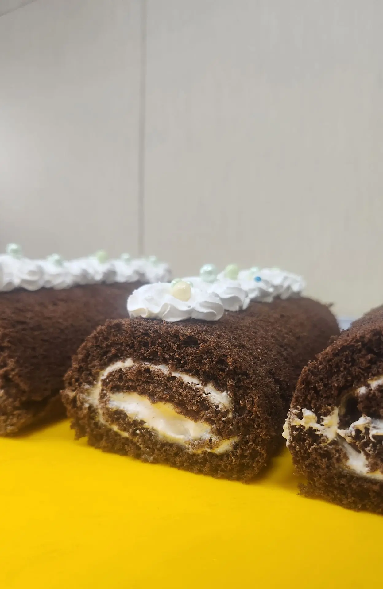 🍌🍫 Наш любимый бананово-шоколадный рулет уже готов и ждет своих покупателей! 😍