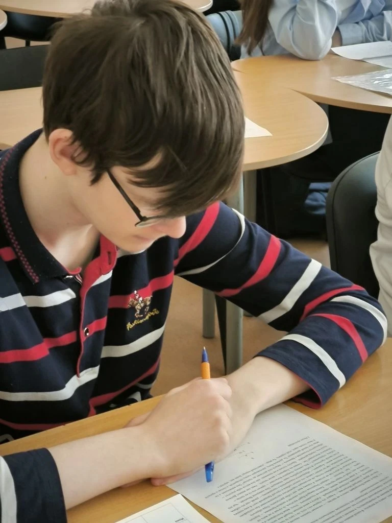 📚 В 8 «А» классе состоялся открытый урок, посвящённый одной из важнейших тем русской литературы — об