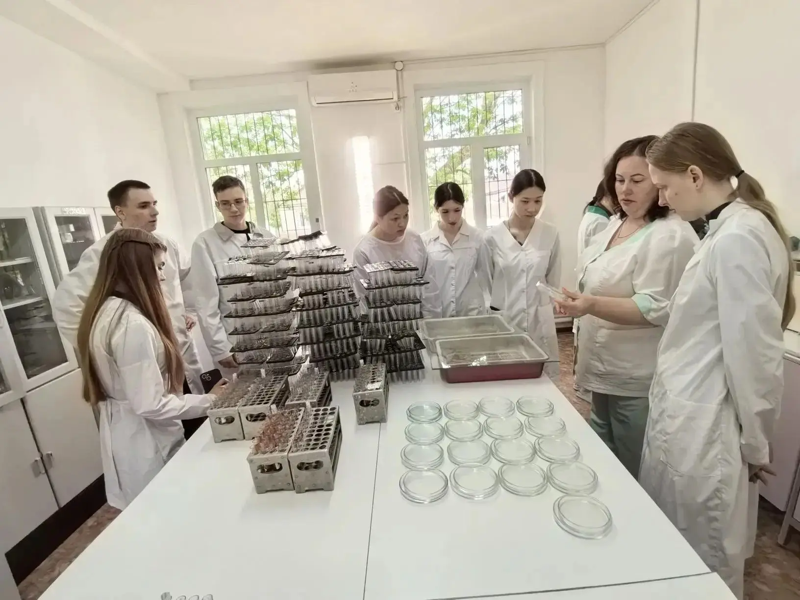 Погружение в профессию: студенты-ветеринары освоили тонкости лабораторной диагностики
