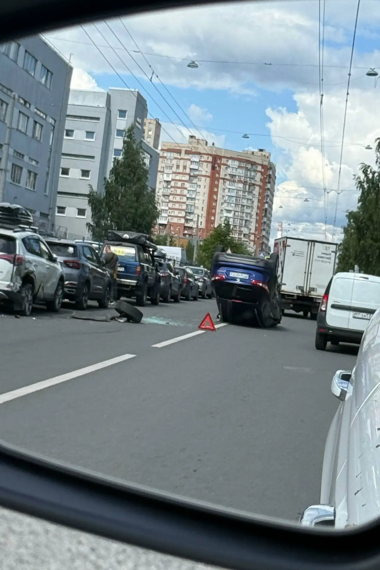 ДТП на улице Есенина между Поэтическим бульваром и Просвещения.