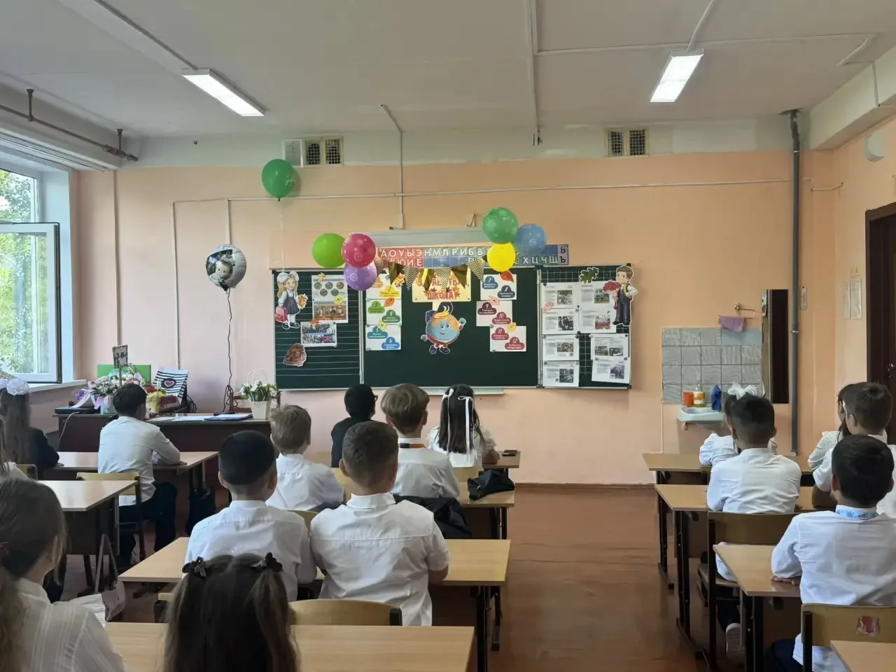 🇷🇺 Сегодня в нашей школе №73 прошёл насыщенный день! Для ребят провели два важных уро...
