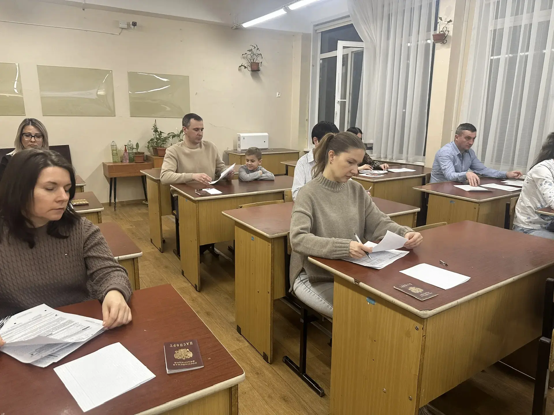 11 марта наша школа присоединилась к Всероссийской акции «День сдачи ЕГЭ с родителями»       Участни
