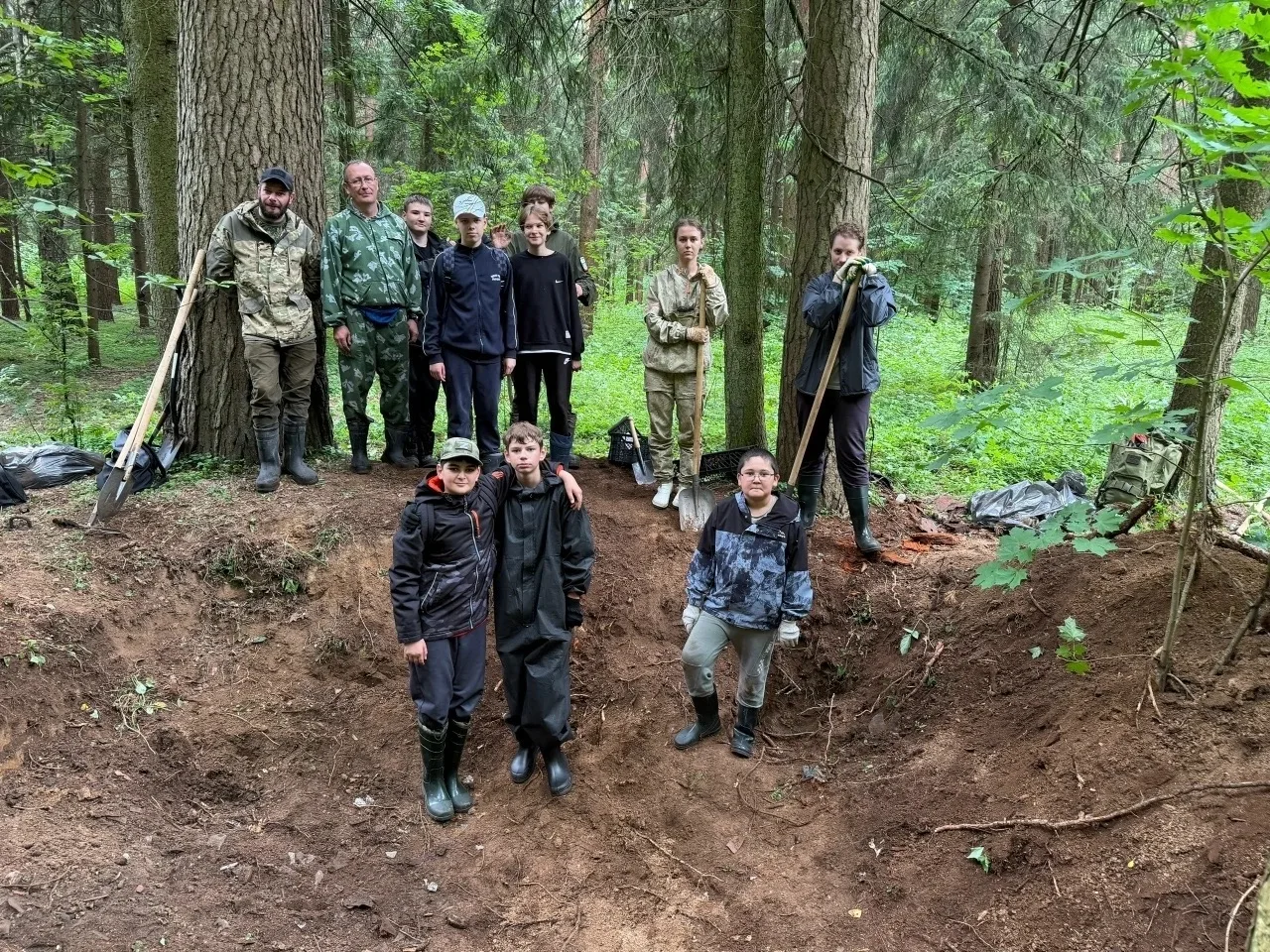 История — буквально у нас под ногами. 

✅Участники музейного отряда нашей школы, совместно с кадетам