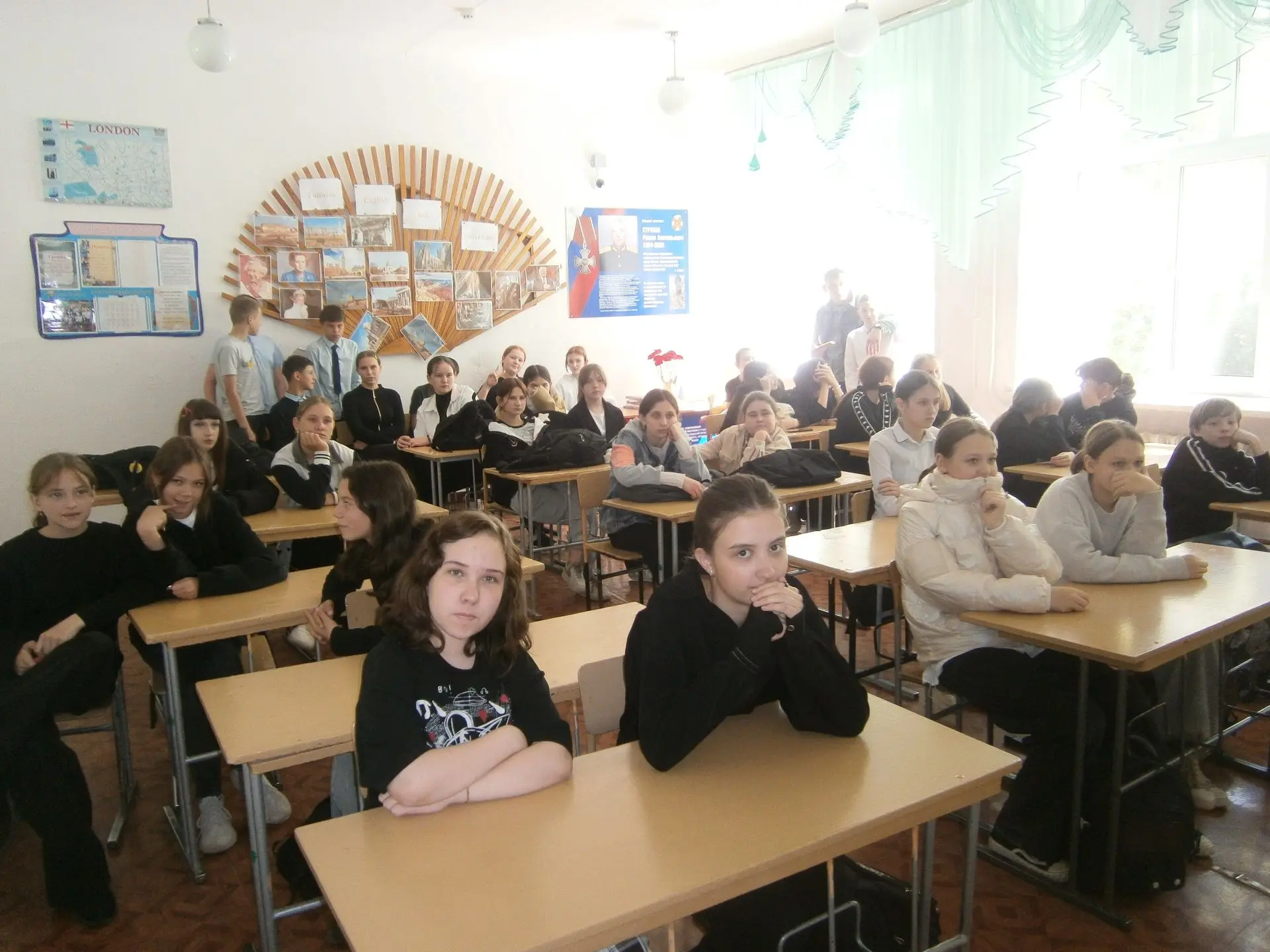 19 мая наши учащиеся 5–11 классов приняли участие в краевом классном часе «Навигатор бе...