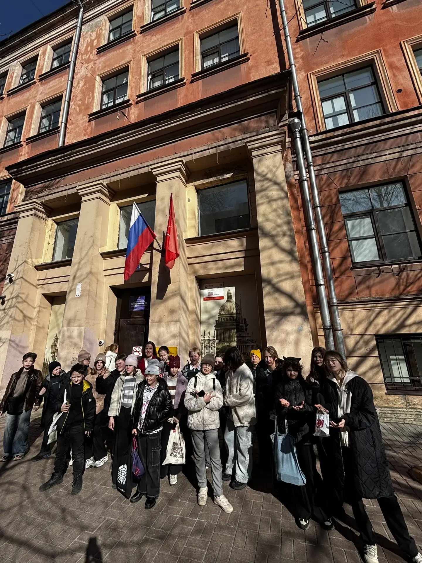 Взрослым вход разрешён: 5 «А» в Мраморном дворце! 🏛🖼  В конце марта ученики 5 «А» класса отправились