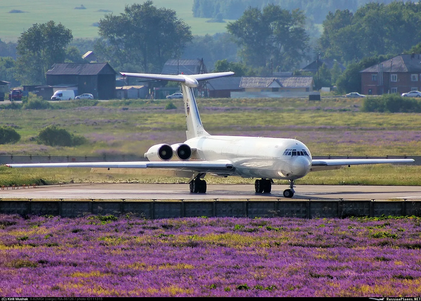 Ил-62МГр в Пермском аэропорту Большое Савино, 2012 год.