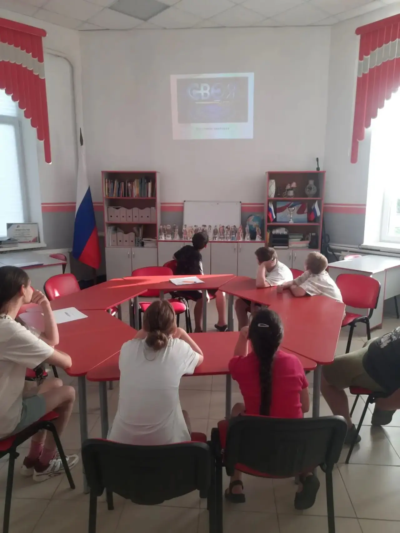 Ребята на вечерней площадке «Ровесники» приняли участие в интеллектуальной  игре  «Своя игра». 
Юные