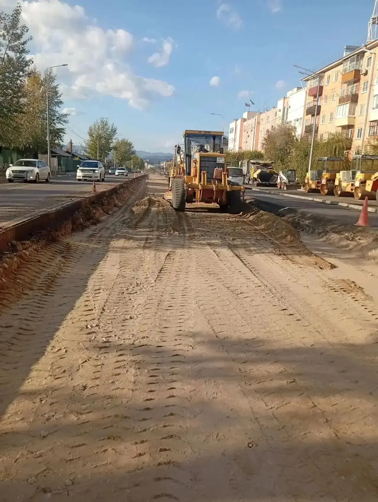 🚧 На улице Бабушкина готовят дорогу к новому асфальту